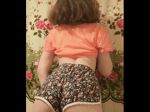 ❤️ Leanabh òg sexy a ’toirt dheth na shorts aice air a’ chamara ☑  Bhidio fucking  aig gd.123sex.ru ️❤