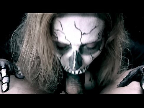 ❤️ Demon nighean sucking cock le a beul dubh agus slugadh cum. ☑ Bhidio fucking aig gd.123sex.ru ️❤